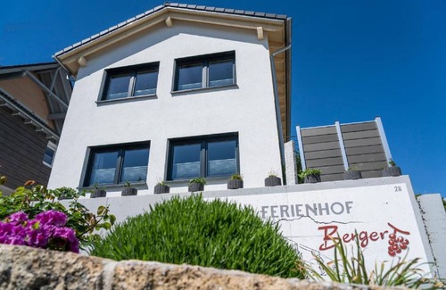 Hagnau Apartment | Apartment '208' with Shared Garden, Wi-Fi and Air Conditioning