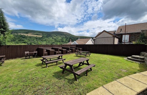 Mountain Ash Apartment | Apartment 4 Tynte Hotel.