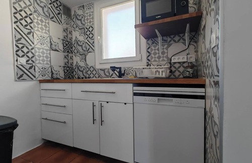 Marseillan Plage Apartment | Apartment 5 bedrooms, 10 pers, CLIM, EXTERIEUR center de Marseillan plage, 300m plage