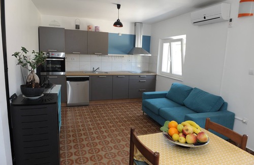 Stasevica Apartment | Apartment 6 pers tastefully renovated! Between Split and Dubrovnik
