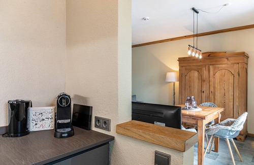 Seefeld in Tirol Apartment | Apartment '6 - Standard Suite' with Mountain View, Balcony and Wi-Fi