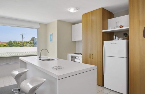 Lorne Apartment | Apartment 9 Kalimna - Ocean Views And Short Stroll To Town.