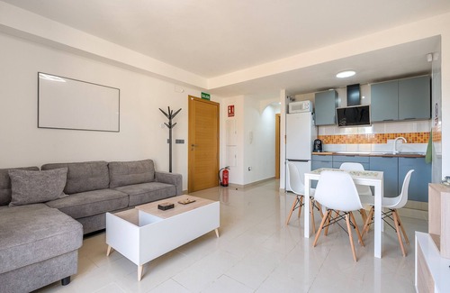 Atarfe Apartment | Apartment 'Ágora' with Mountain View, Shared Pool and Air Conditioning