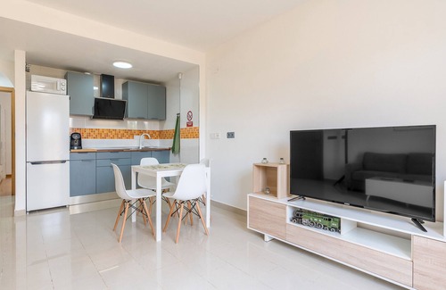 Atarfe Apartment | Apartment 'Ágora' with Mountain View, Shared Pool and Air Conditioning