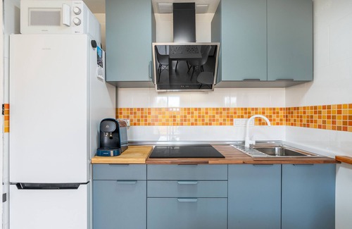 Atarfe Apartment | Apartment 'Ágora' with Mountain View, Shared Pool and Air Conditioning