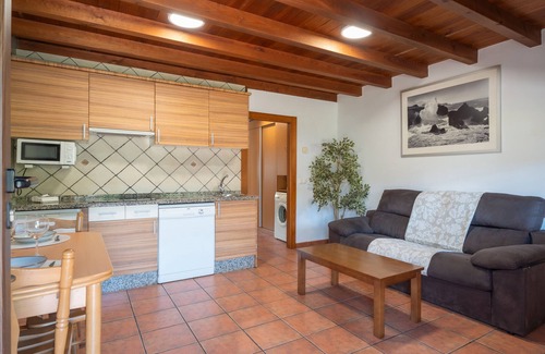 Avin Apartment | Apartment 'Aires De Avín 3' with Mountain View, Private Terrace and Wi-Fi