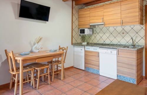 Avin Apartment | Apartment 'Aires De Avín 3' with Mountain View, Private Terrace and Wi-Fi