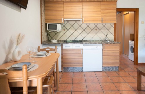 Avin Apartment | Apartment 'Aires De Avín 3' with Mountain View, Private Terrace and Wi-Fi