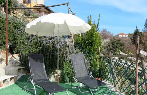 Camerano Casasco Apartment | Apartment Al Mobile Antico in Camerano - 6 persons, 2 bedrooms