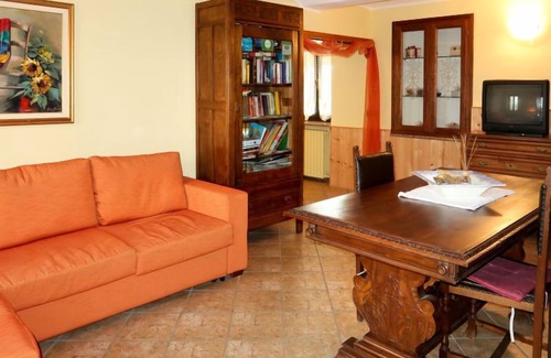 Camerano Casasco Apartment | Apartment Al Mobile Antico in Camerano - 6 persons, 2 bedrooms