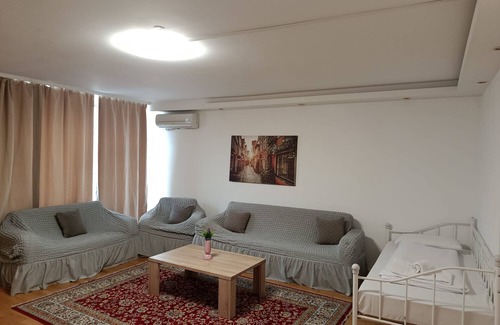 Ludwigsvorstadt-Kliniken Apartment | Apartment 'Aldars 6' with Balcony, Wi-Fi and Air Conditioning