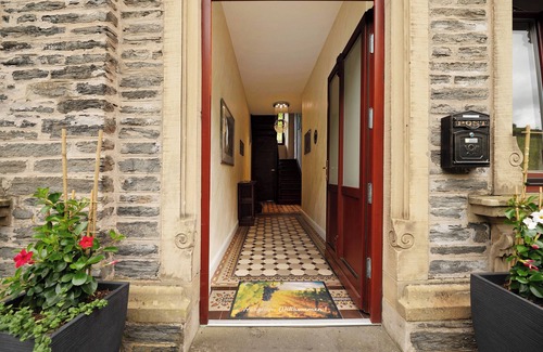 Traben-Trarbach Apartment | Apartment 'Alte Stadtvilla Am Weinberg 6' with Shared Garden and Wi-Fi