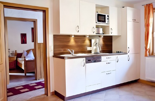 Kirnbach Apartment | Apartment 'Apfelblüte' with Mountain View, Shared Pool and Wi-Fi