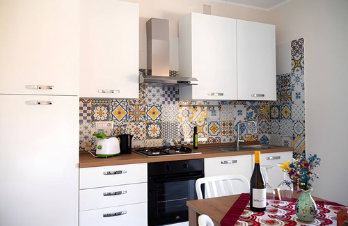 Montecorice Apartment | Apartment 'Appartamento Vite Vista Piscina' with Sea View, Wi-Fi and Air Conditioning