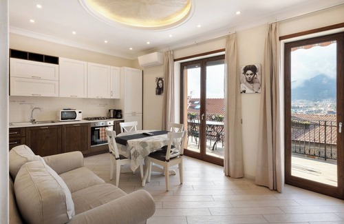 Agerola Apartment | Apartment 'Appartamento Sofia Loren' with Sea View, Wi-Fi and Air Conditioning