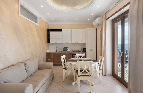 Agerola Apartment | Apartment 'Appartamento Sofia Loren' with Sea View, Wi-Fi and Air Conditioning