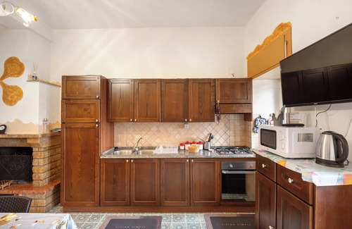 San Lazzaro Apartment | Apartment 'Appartamento Tramonto' with Sea View, Shared Terrace and Wi-Fi