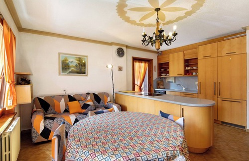 San Rocco Apartment | Apartment 'Appartamento Edelweiss' with Mountain View, Shared Garden and Wi-Fi