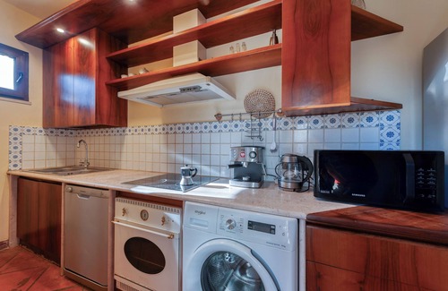 Lecce Apartment | Apartment 'Attico' with Shared Pool, Wi-Fi and Air Conditioning