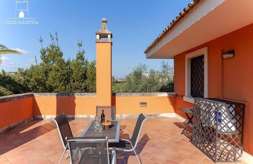 Lecce Apartment | Apartment 'Attico' with Shared Pool, Wi-Fi and Air Conditioning