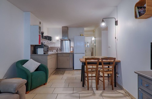 Valence Apartment | Apartment 'Au Epicéah, Logement À La Campagne' with Mountain View, Wi-Fi and Air Conditioning