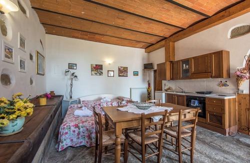 Castiglion Fibocchi Other | Apartment "Bilocale Vermiglio" with Shared Pool & Wi-Fi