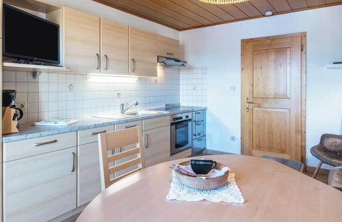 San Genesio Atesino Apartment | Apartment 'Beckenbinder Schlern' with Garden, Wi-Fi & Mountain View