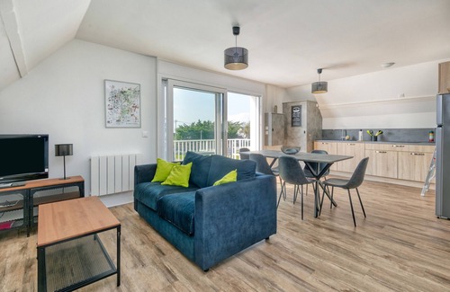 La Turballe Apartment | Apartment 'Bel Appartement - 2min Plage' with Sea View and Balcony