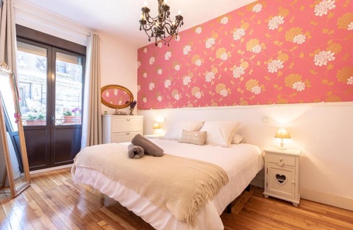 Uribarri Apartment | Apartment between Old Town & Guggenheim! Private Parking