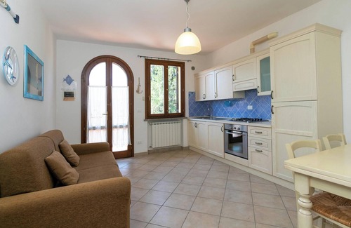 Suvereto Apartment | Apartment "Bilocale Canaiolo" with Terrace, Shared Pool & Wi-Fi