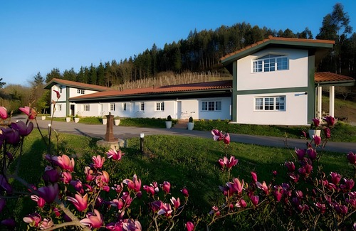 Sopuerta Apartment | Apartment 'Bizkar Bare 1' with Wi-Fi