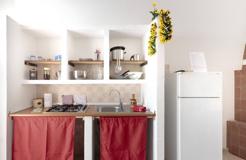 Giurdignano Apartment | Apartment 'Borgo Borgia - Casa Del Linaiolo' with Shared Pool, Wi-Fi and Air Conditioning