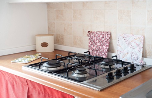 Giurdignano Apartment | Apartment 'Borgo Borgia - Casa Del Linaiolo' with Shared Pool, Wi-Fi and Air Conditioning