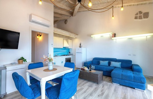 Trinita d'Agultu e Vignola Apartment | Apartment 'Borgo Del Mare 1' with Sea View, Private Pool and Air Conditioning