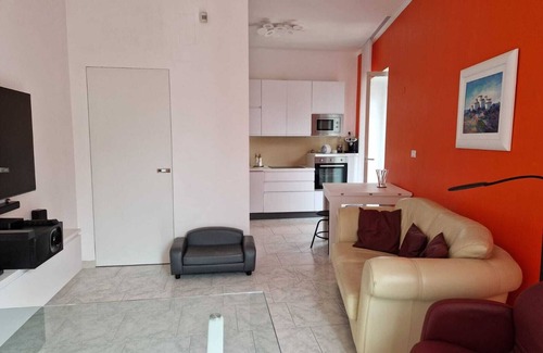 Giovinazzo Apartment | Apartment building interior3