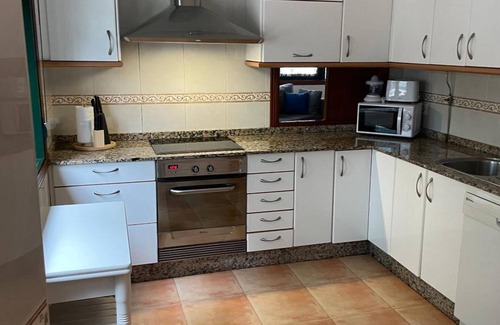 Cangas Apartment | Apartment 'Cangas Piso Completo' near the beach