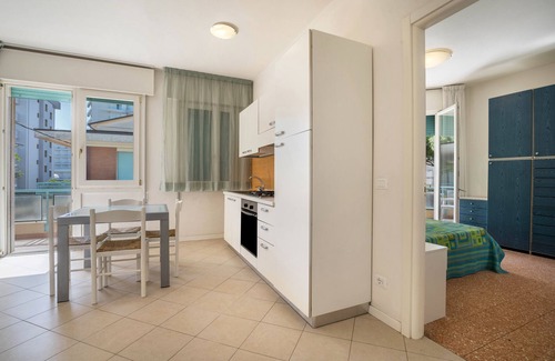 Faro Apartment | Apartment 'Casa Amalia 1 - Trilocale' with Private Terrace and Air Conditioning