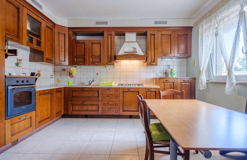 Casalabate House | Apartment 'Casa Azzurra 107m Dal Mare' with Private Garden and Air Conditioning