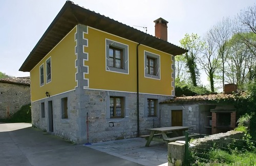 Arriondas House | Apartment 'Casa Collado Sto Tomas Apto 1' with Mountain View and Shared Terrace