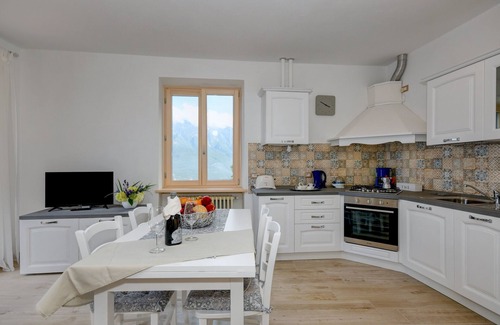 Tremosine Apartment | Apartment 'Casa Doss' with Lake View, Private Terrace and Wi-Fi