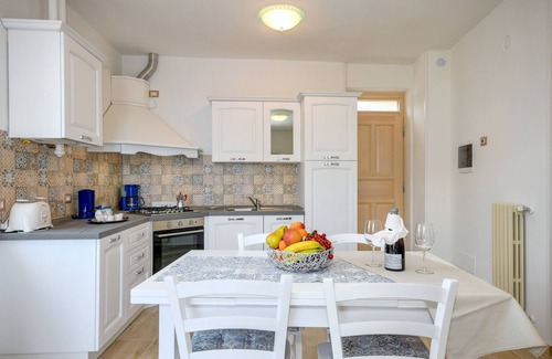 Tremosine Apartment | Apartment 'Casa Doss' with Lake View, Private Terrace and Wi-Fi