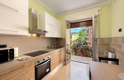 Pegli Apartment | Apartment 'Casa Lucente' with Sea View, Wi-Fi and Air Conditioning