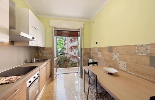 Pegli Apartment | Apartment 'Casa Lucente' with Sea View, Wi-Fi and Air Conditioning