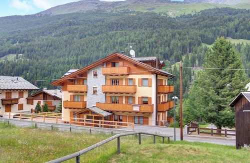 Santa Caterina Valfurva Apartment | Apartment 'Casa Michela Bilocale 2' with Mountain View, Shared Terrace and Wi-Fi