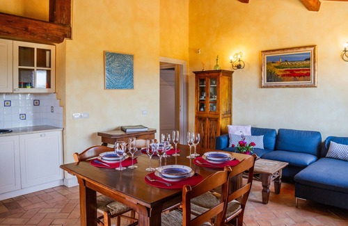 Orbetello Apartment | Apartment 'Casa Rose' with Sea View, Wi-Fi and Air Conditioning