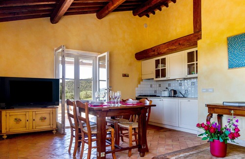 Orbetello Apartment | Apartment 'Casa Rose' with Sea View, Wi-Fi and Air Conditioning