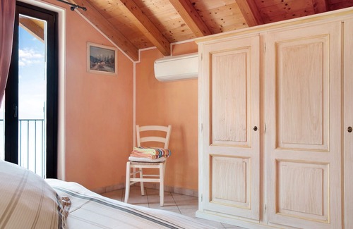 Cannero Riviera Apartment | Apartment "Casale Mansarda con Vista Lago" with Balconies & Wi-Fi
