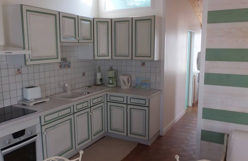 Ars-en-Re Apartment | Apartment 'Centre Village' with Wi-Fi