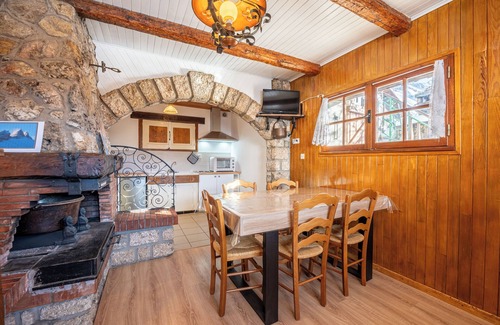 Albiez-le-Vieux Apartment | Apartment 'Chalet -Les Aiguilles- Rdc' with Mountain View, Terrace and Garden