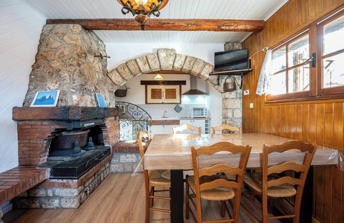 Albiez-le-Vieux Apartment | Apartment 'Chalet -Les Aiguilles- Rdc' with Mountain View, Terrace and Garden